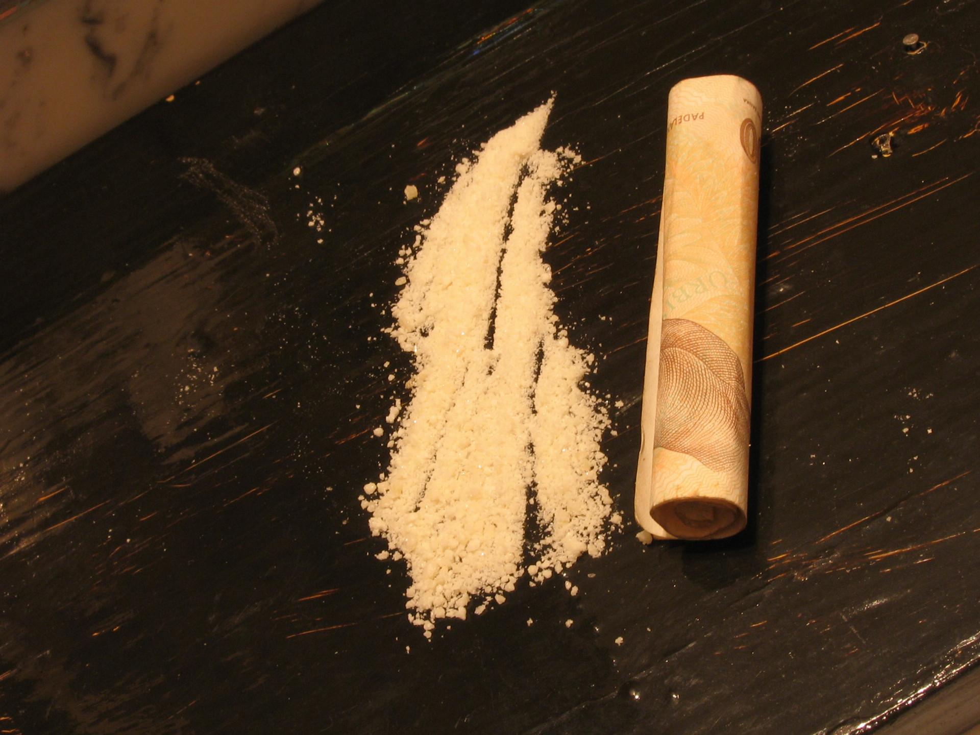 gram-pervitinu-se-stocenou-bankovkou