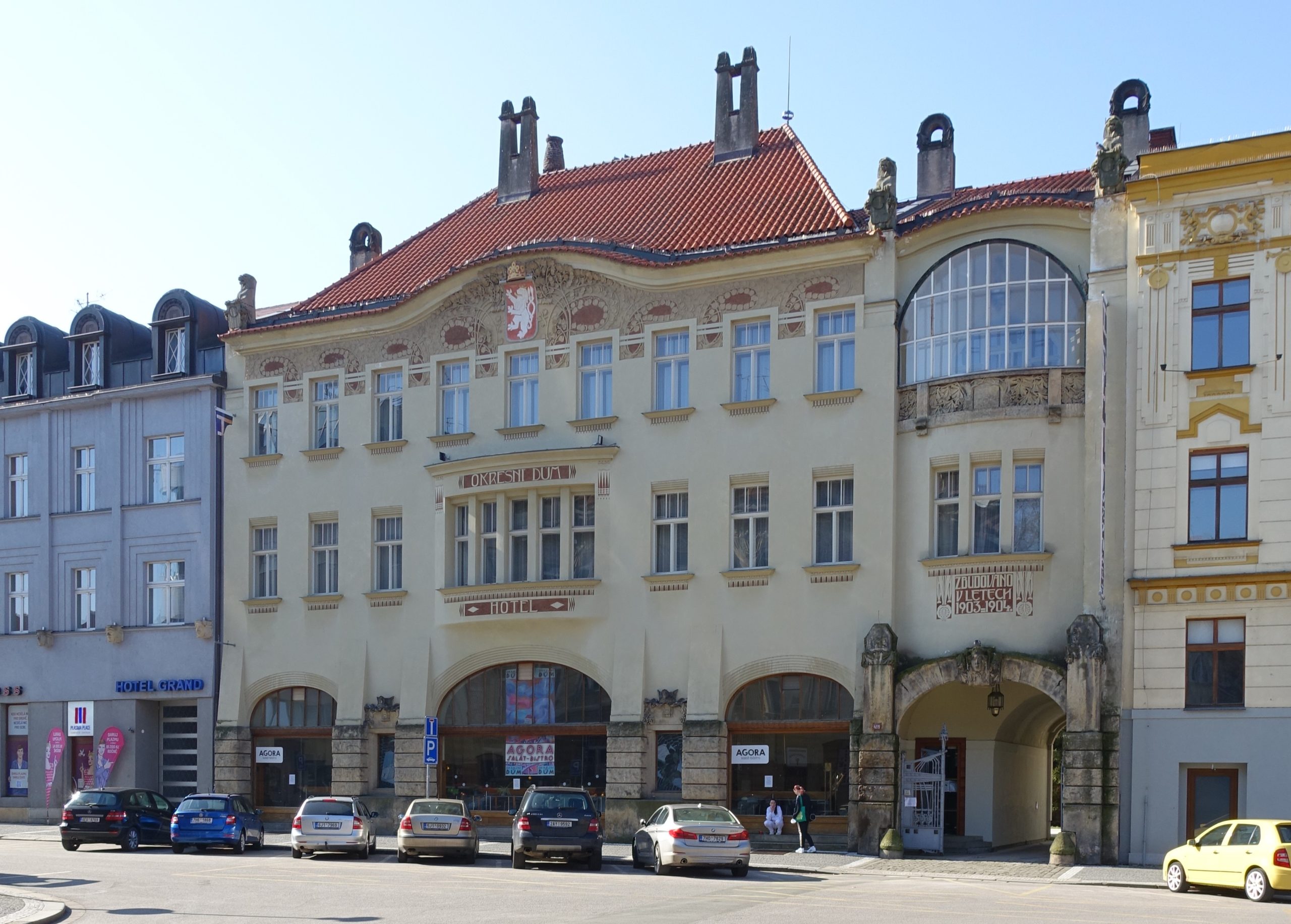 1-Okresní-dům-scaled