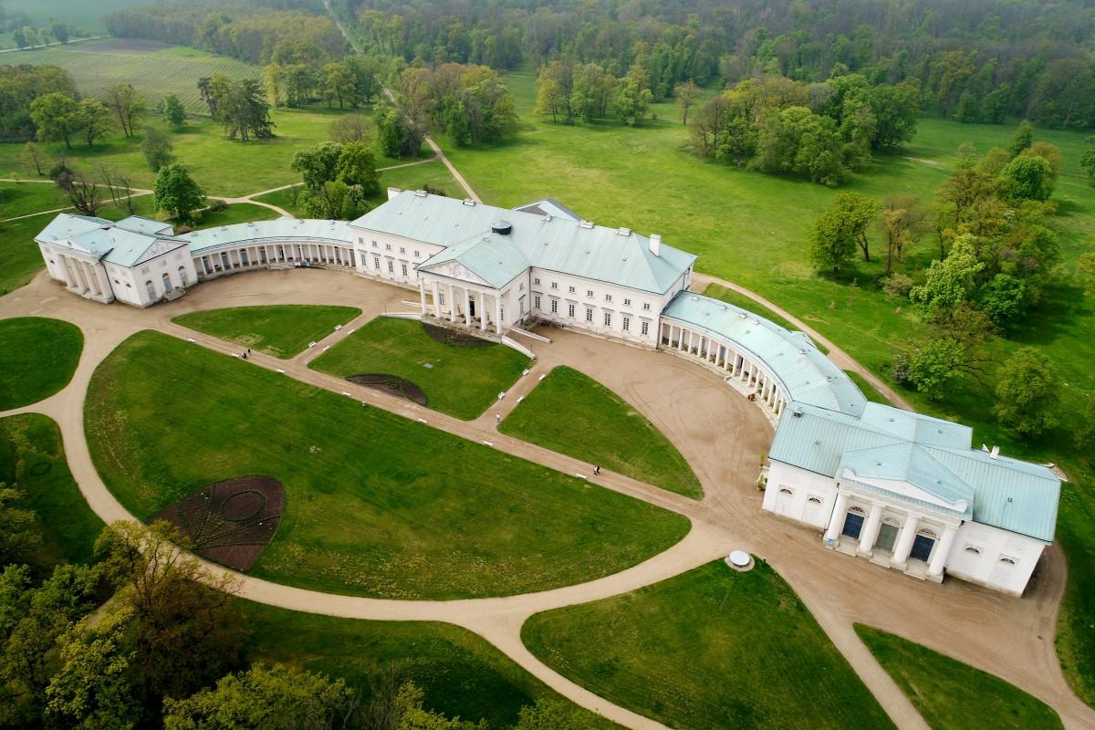 misto-zamek-kacina-1533562710-big