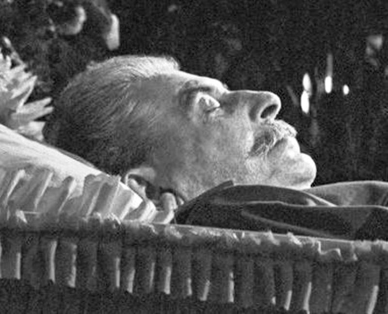 Stalin-v-mauzoleu-httpsmoslenta.ruistoriyastalin.-%E2%80%93-kopie