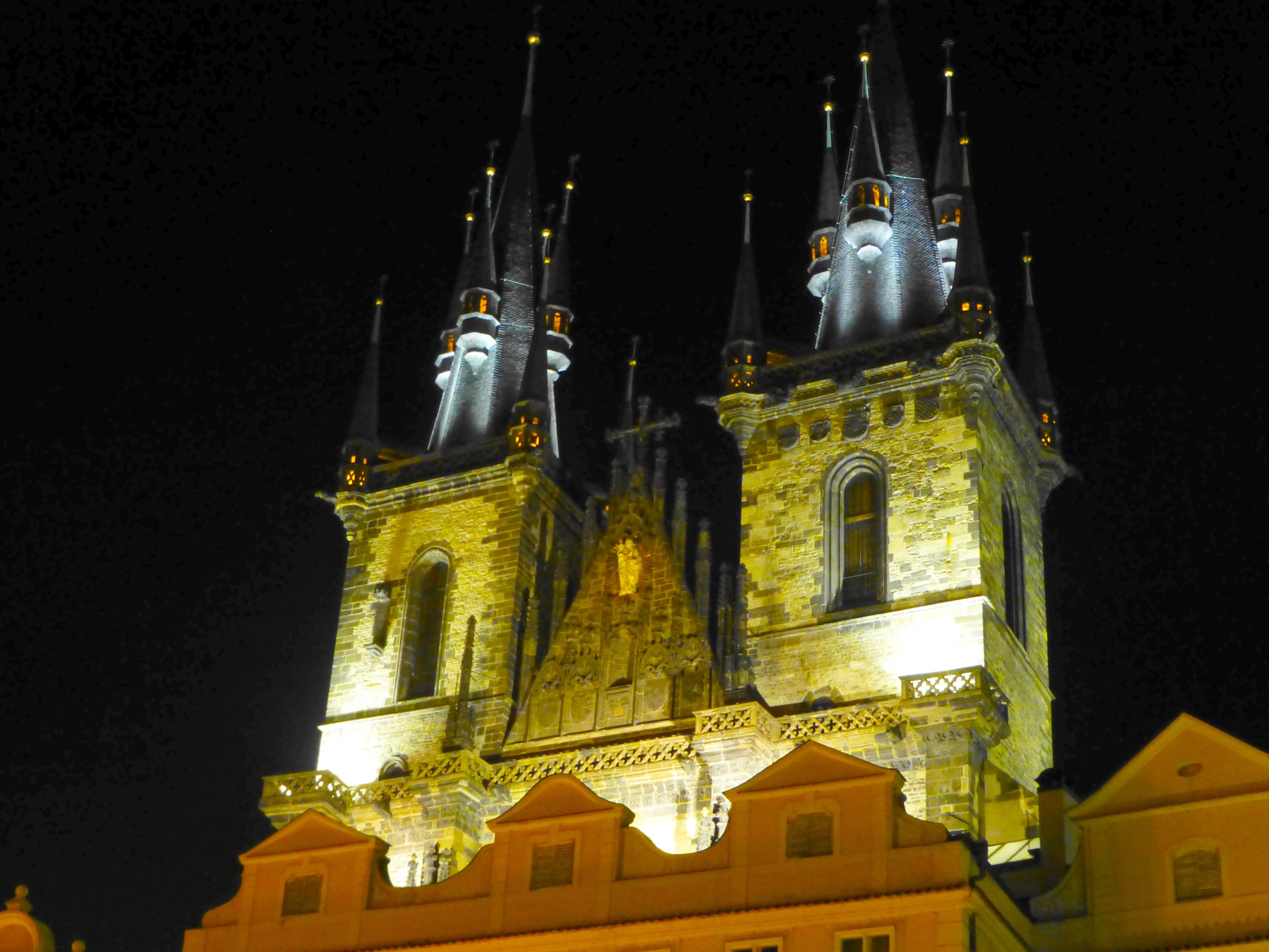 Prag - Kirche der Jungfrau Maria vor dem Tein bei Nacht - Praha - Kostel Panny Marie p%C5%99ed T%C3%BDnem v noci - panoramio