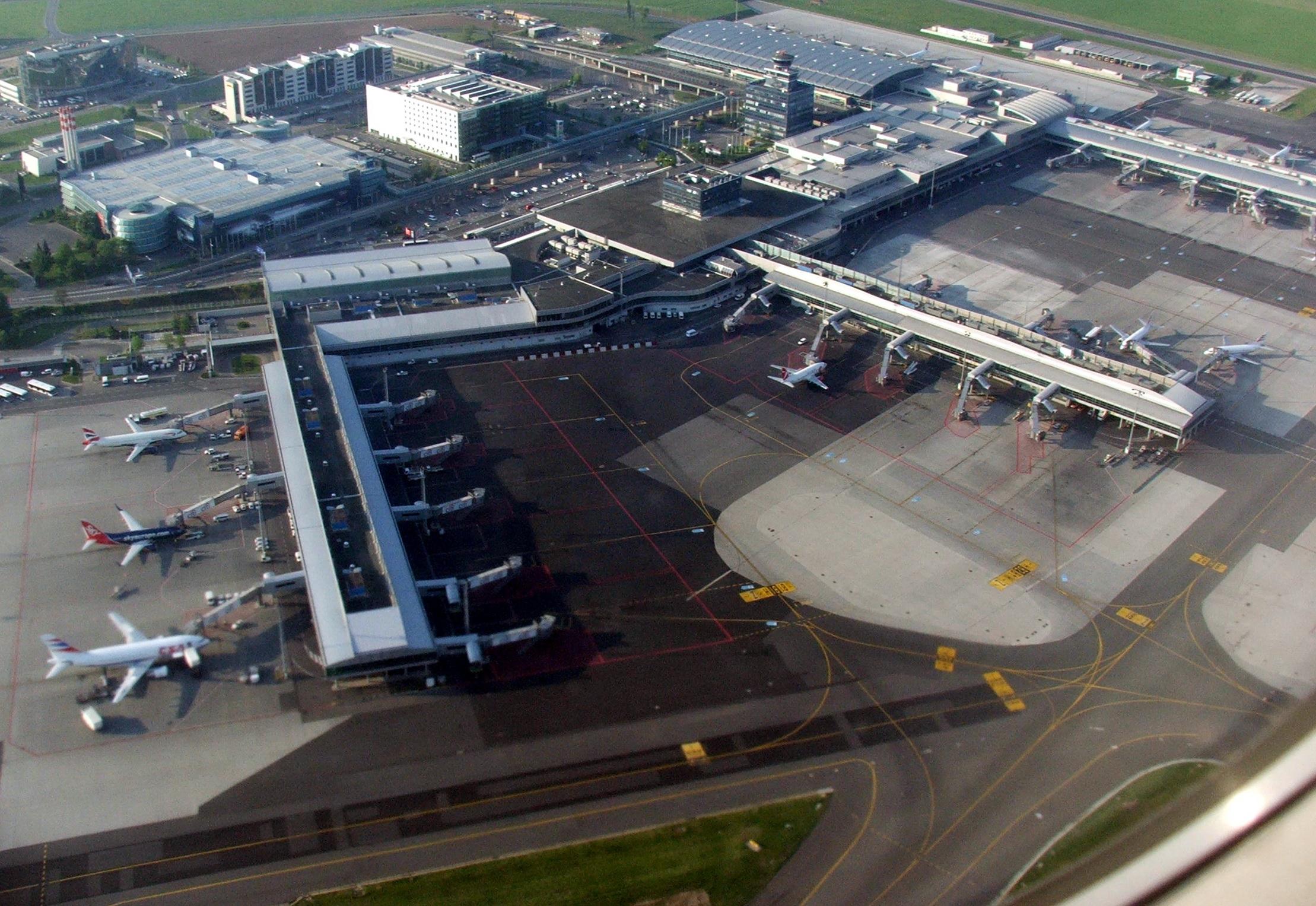 PRG Ruzyne airport view 8971b