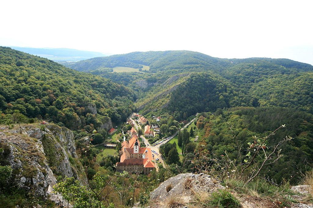 1024px-Svaty Jan pod Skalou