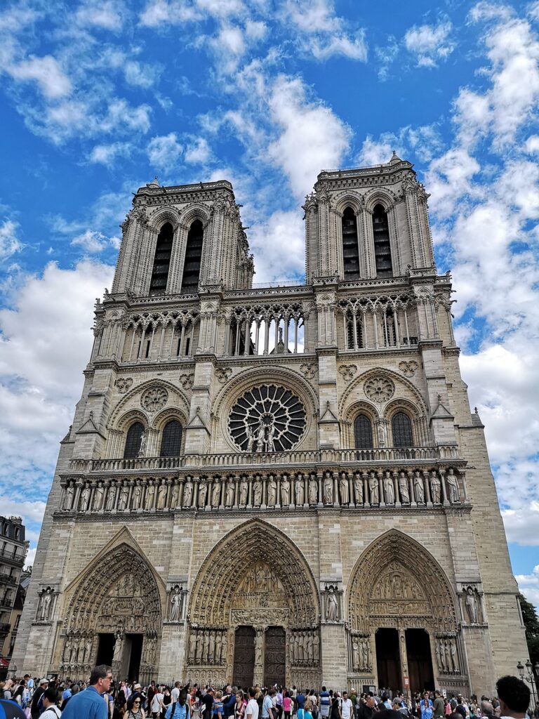 notr-dam-de-pari-768x1024