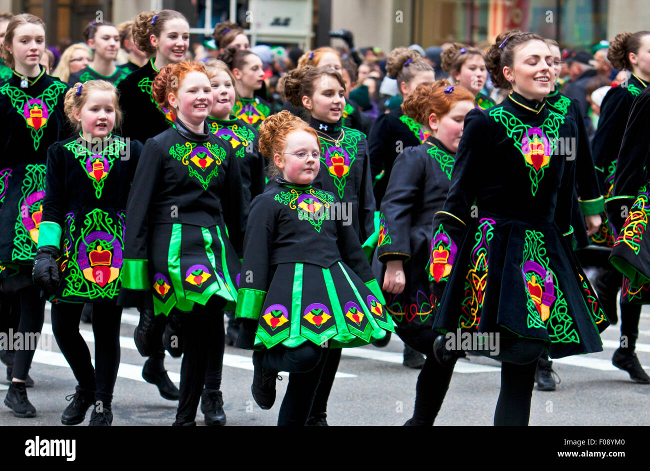 new-york-ny-usa-mar-16-people-at-the-st-patricks-day-parade-on-march-F08YM0