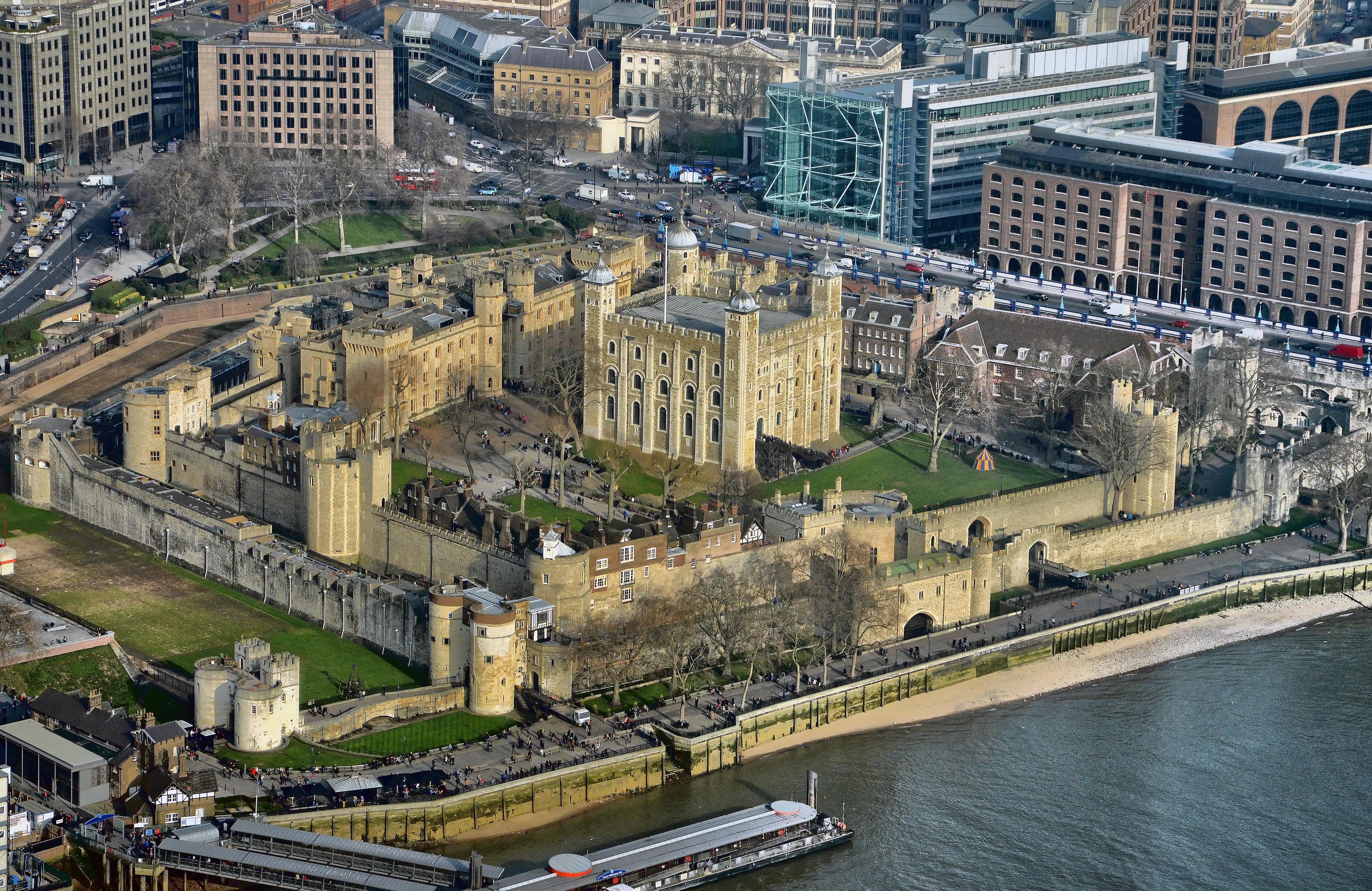 Tower of London from the Shard %288515883950%29