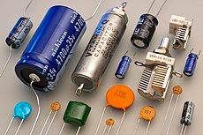 230px-Capacitors %287189597135%29