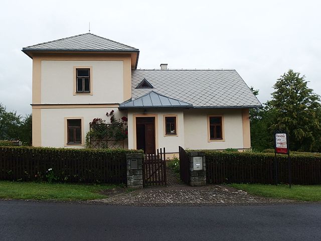 640px-Hukvaldy%2C Pam%C3%A1tn%C3%ADk Leo%C5%A1e Jan%C3%A1%C4%8Dka %282%29