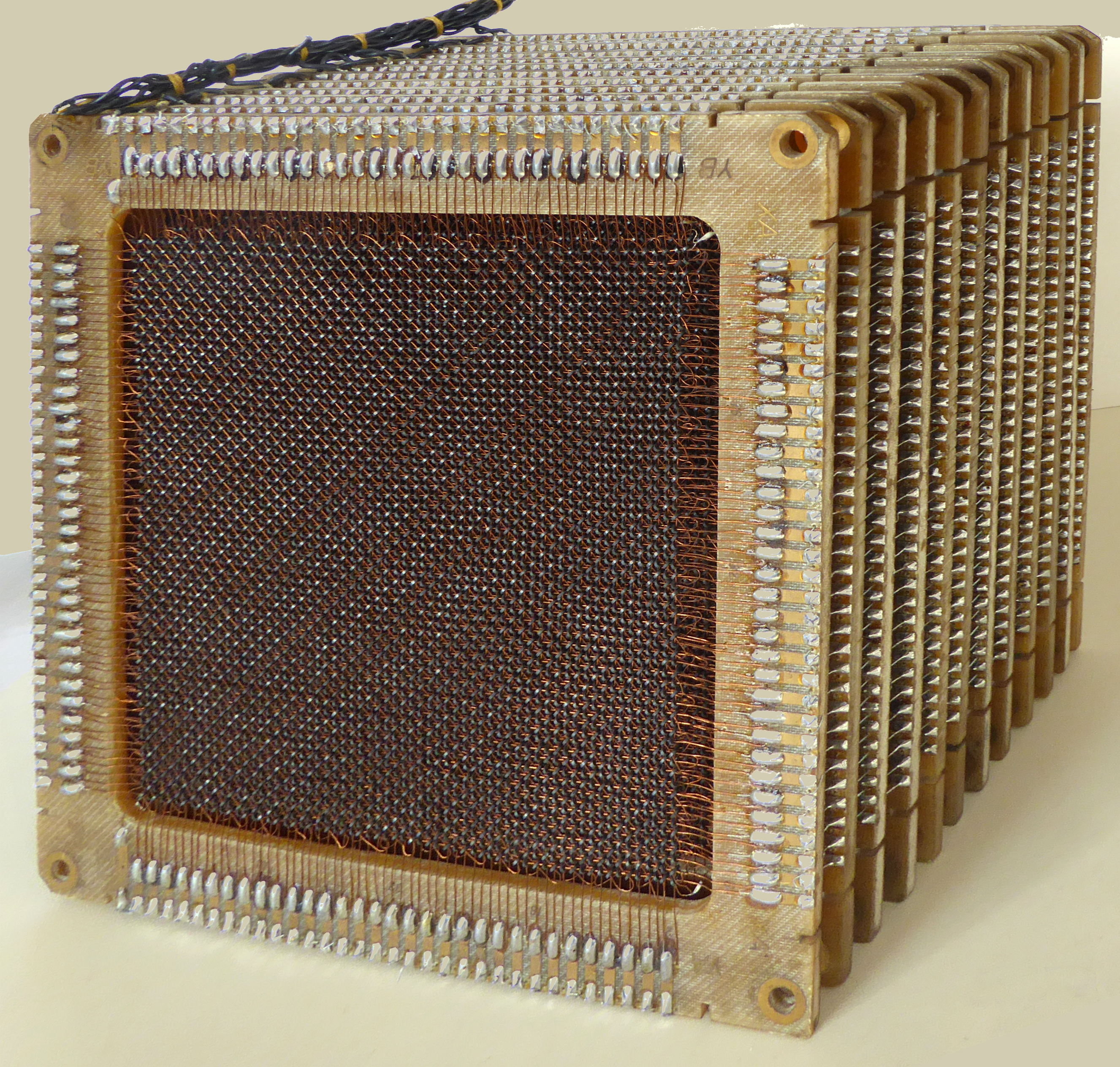 Ferit pam%C4%9B%C5%A5 blok 1