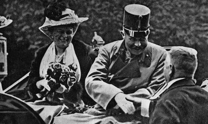 Francis-Ferdinand-Sophie-Austria-carriage-Sarajevo-assassination-June-28-1914