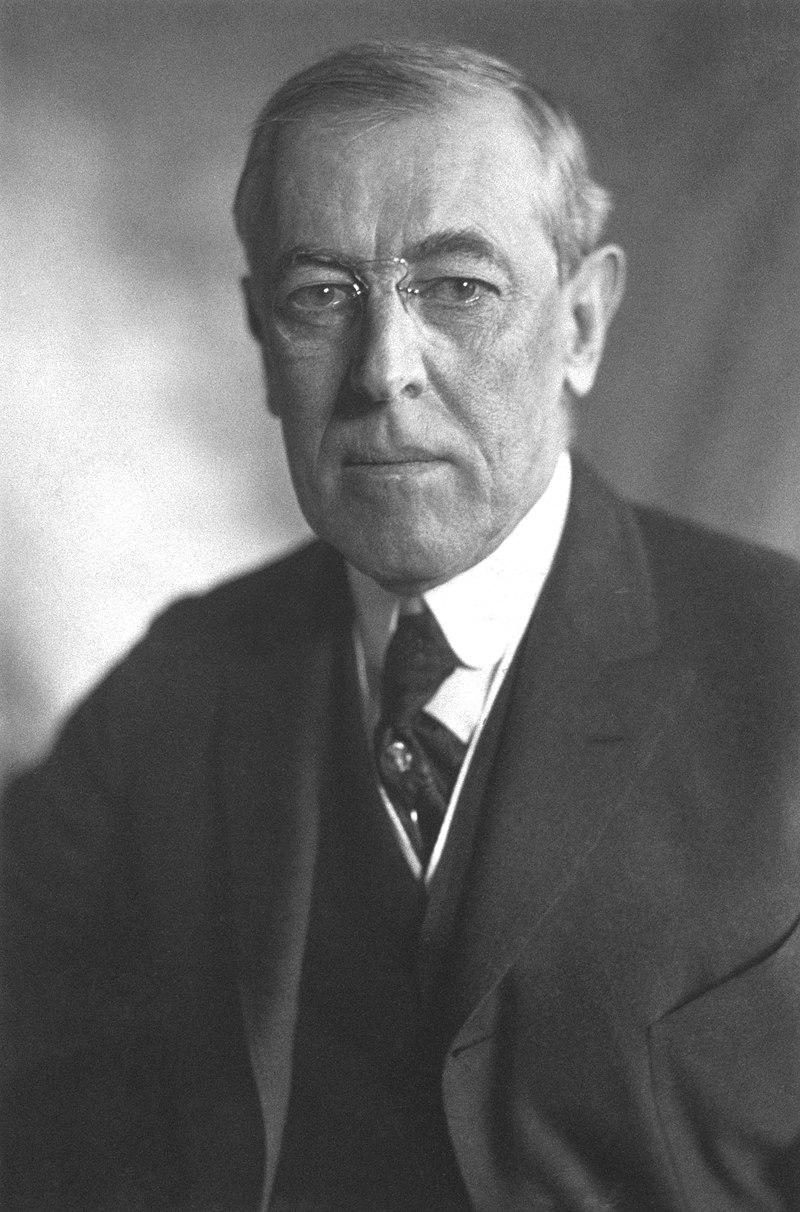 800px-Thomas Woodrow Wilson%2C Harris %26 Ewing bw photo portrait%2C 1919