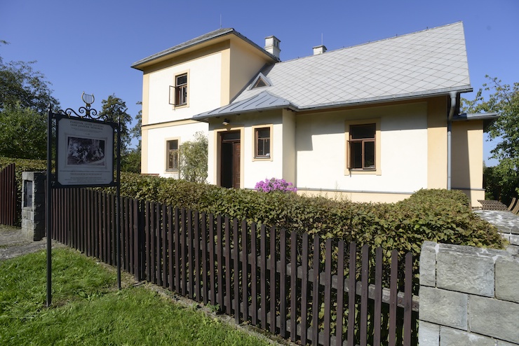 Hukvaldsky-pamatnik-LJ