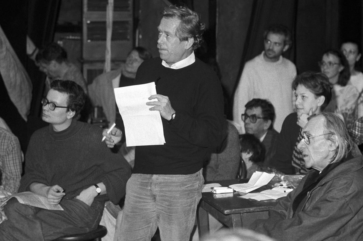 2389091-f200911100117101