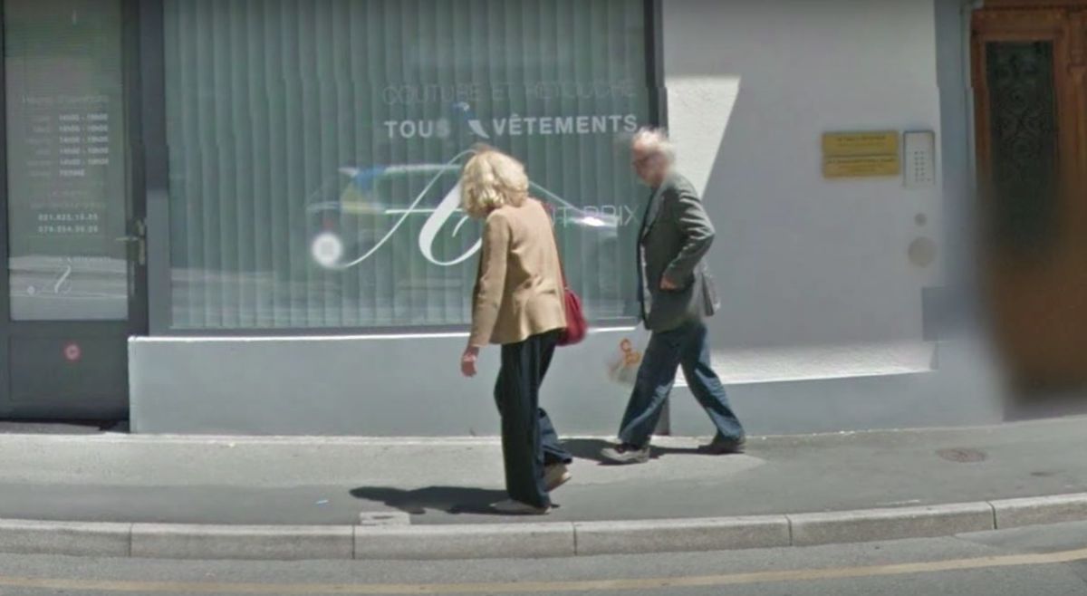 street-view-JLG s Anne-Marií Miéville na ulici v městečku Rolle