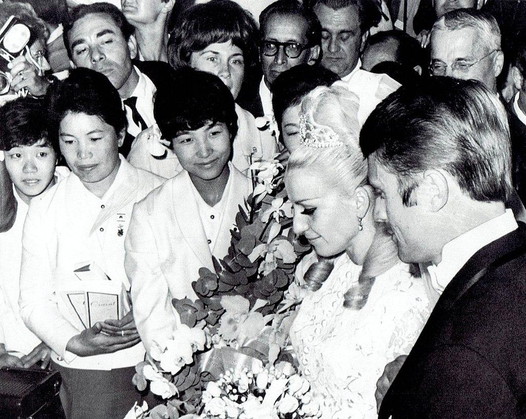 1024px-Věra Čáslavská and Josef Odložil marriage 1968