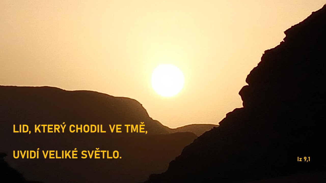 Lid který chodí Wadi Rum