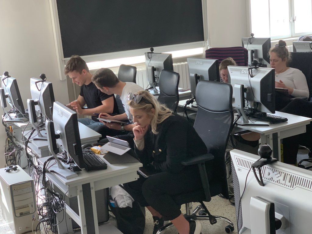 Propojení na webové simulátory